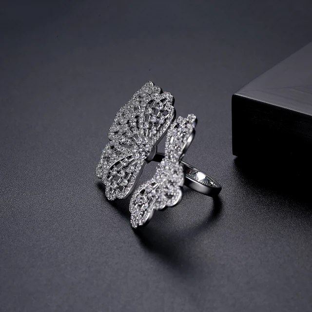 Luxury White Stone Flower Ring