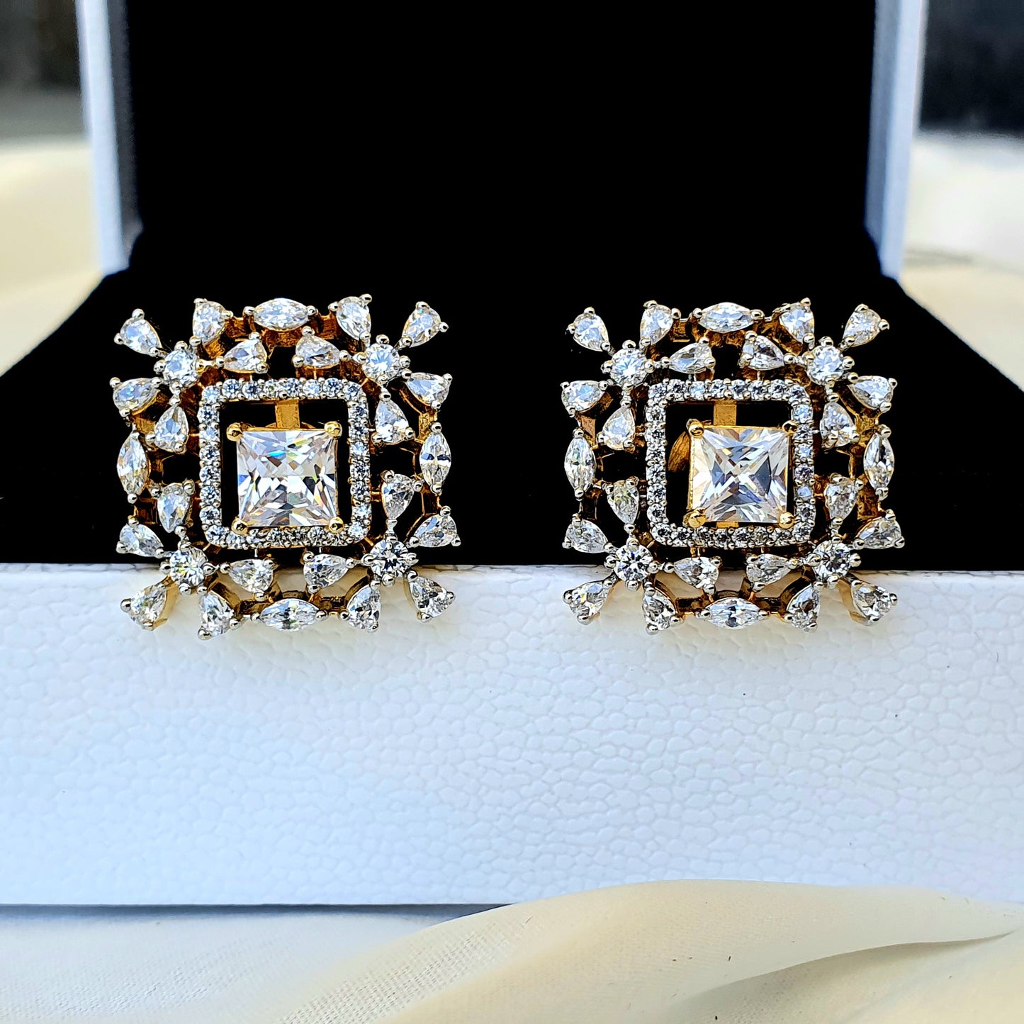 Exquisite Diamond Setting Earring with Interchangeable Stones