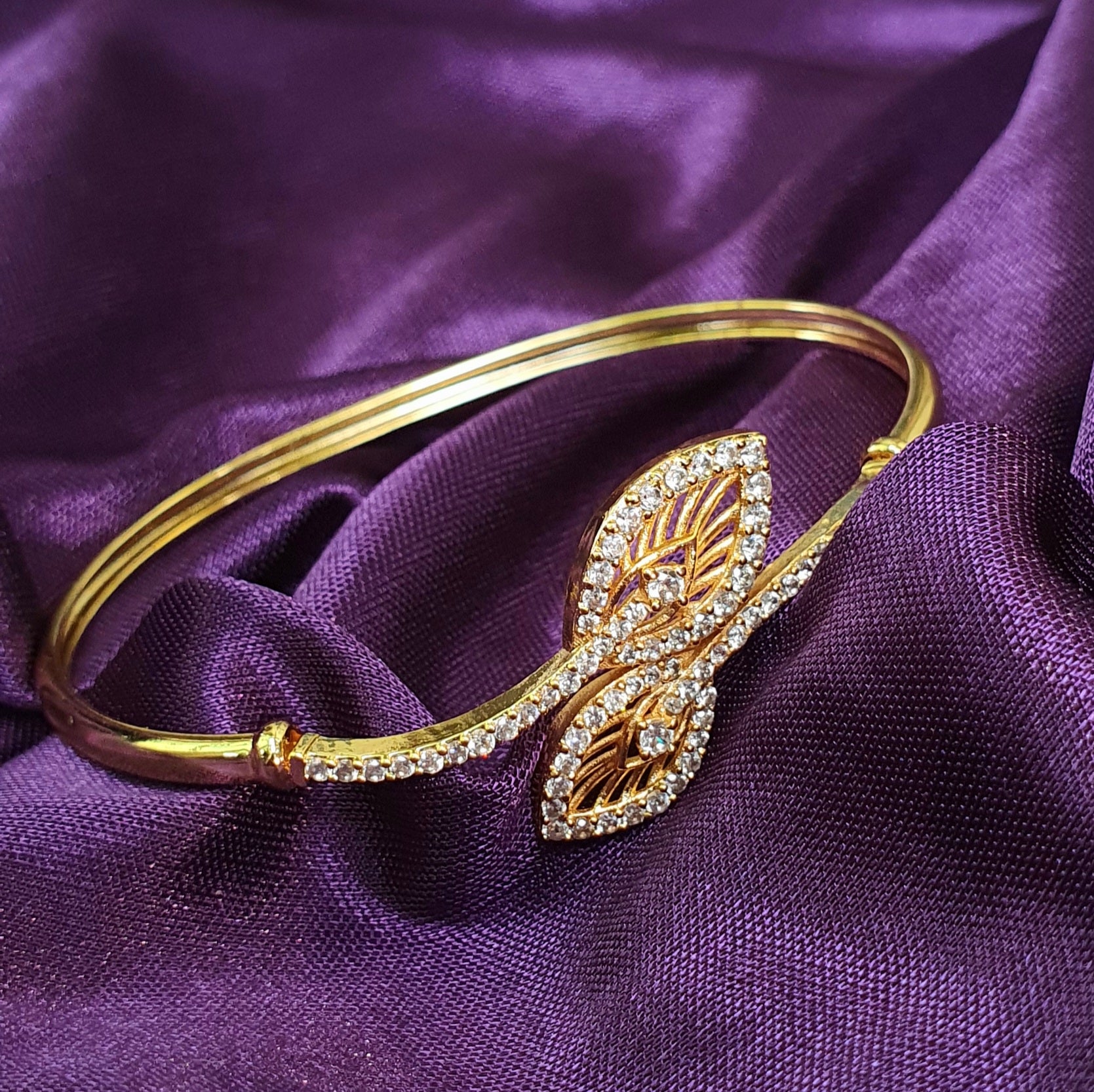 Peacock Feather Diamond Bracelet  Jewelry design earrings Gold bracelet  simple Feather bracelet